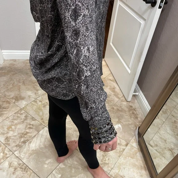 Haute Hippie Silk Button Down Open Back Long Sleeve Studded Blouse Brown Blk XS - Picture 5 of 13